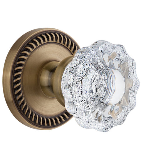 Newport Rosette With Versailles Knob, Grandeur NEWVER