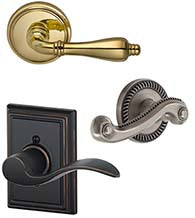 Manillas de puerta tradicionales de buen gusto