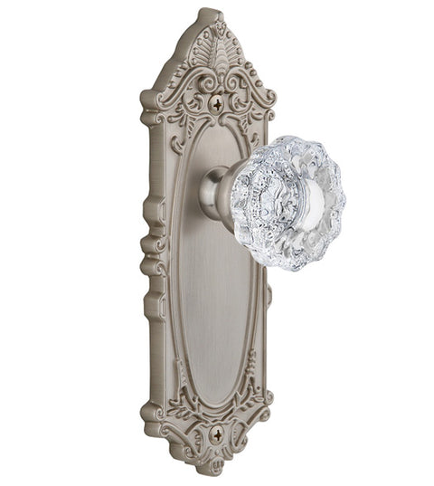 Grande Victorian Plate With Crystal Versailles Knob, Grandeur GVCVER